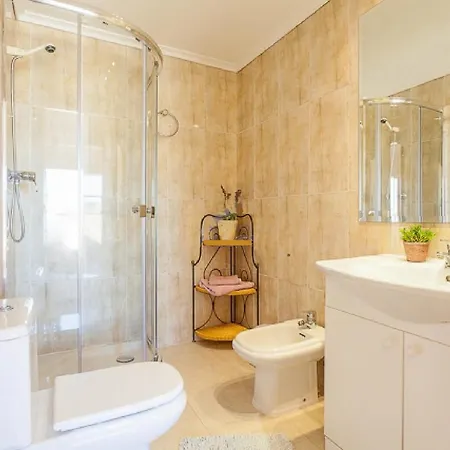 Golden Port In The Heart Apartment
